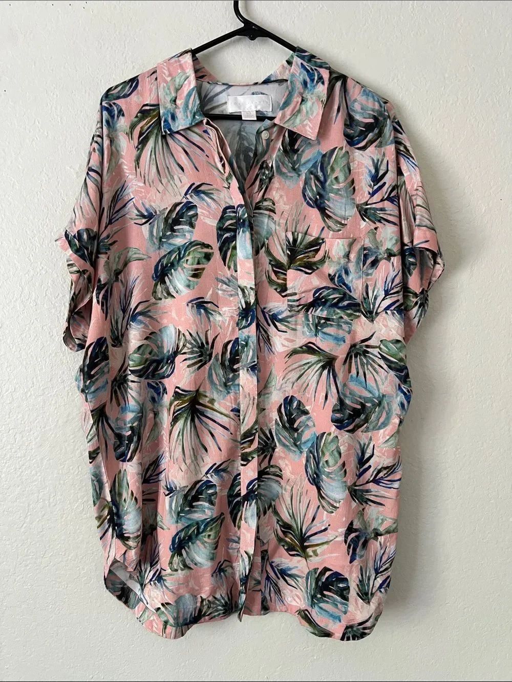 Like New! Tori Parker Pink Tropical Leaf Button-Up Shirt Oversized XS/S